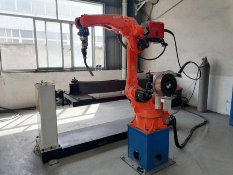 1749523938915229.png 焊接機器人.png